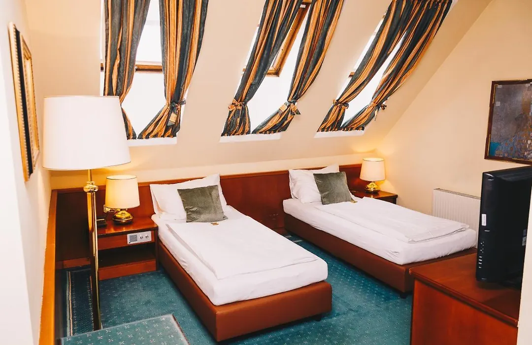 Paul'S Hotel-1