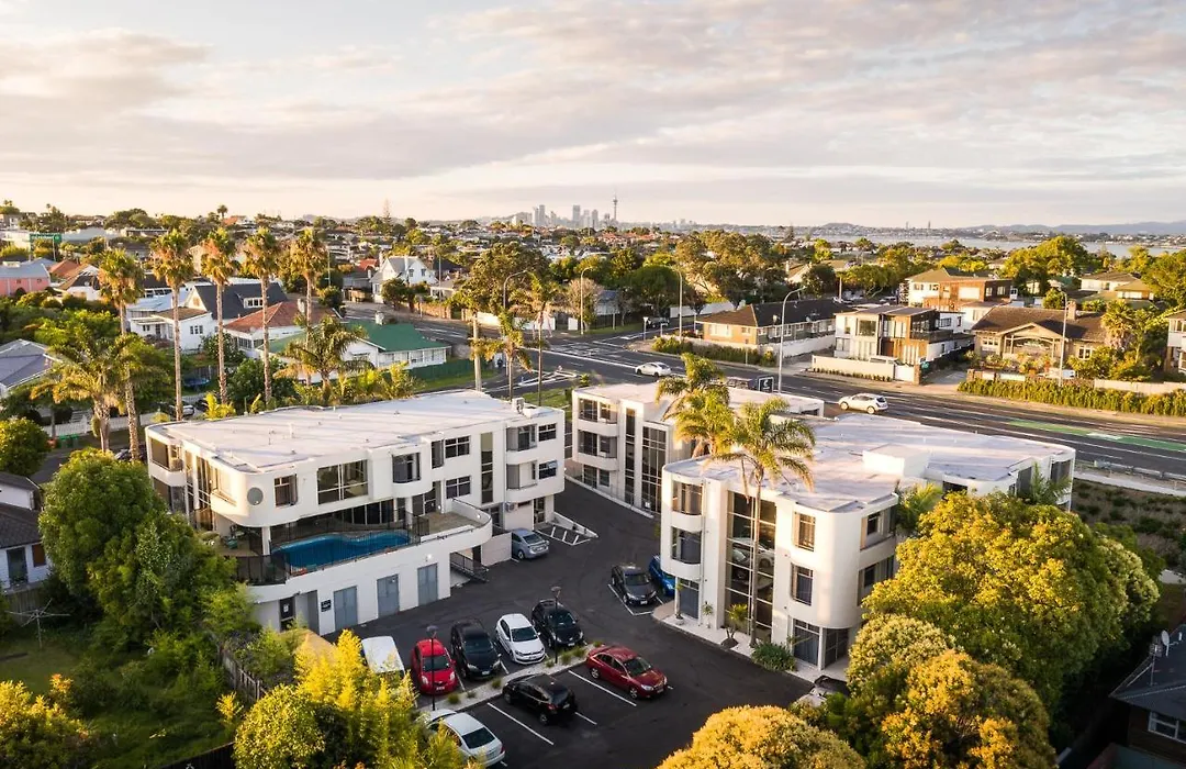 Carnmore Hotel Takapuna-1