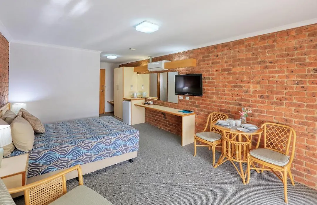 Tooleybuc Club Motor Inn-1
