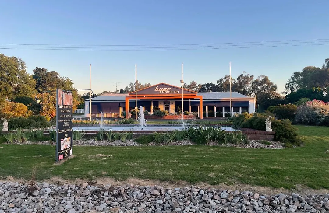Byer Fountain Motor Inn-1