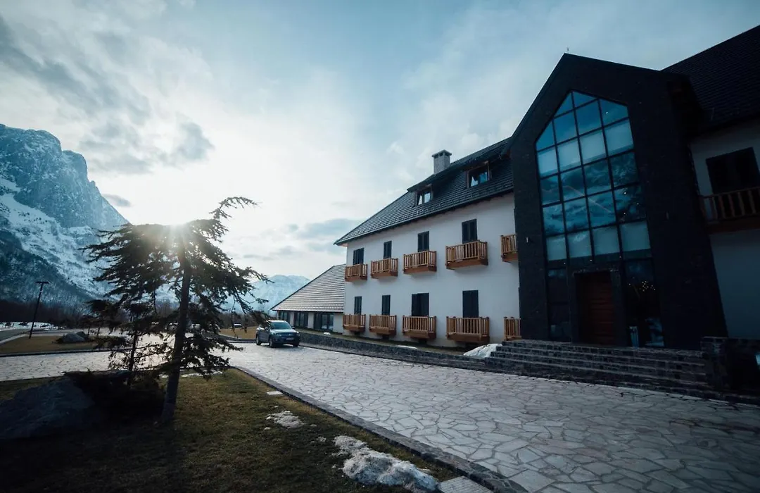 Hotel Kulla E Bajraktarit-1