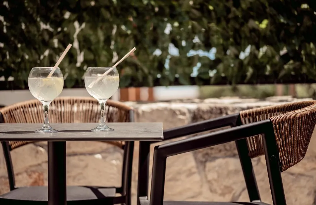 Paradise Elegant Beach Apartments, By Zantewize-1