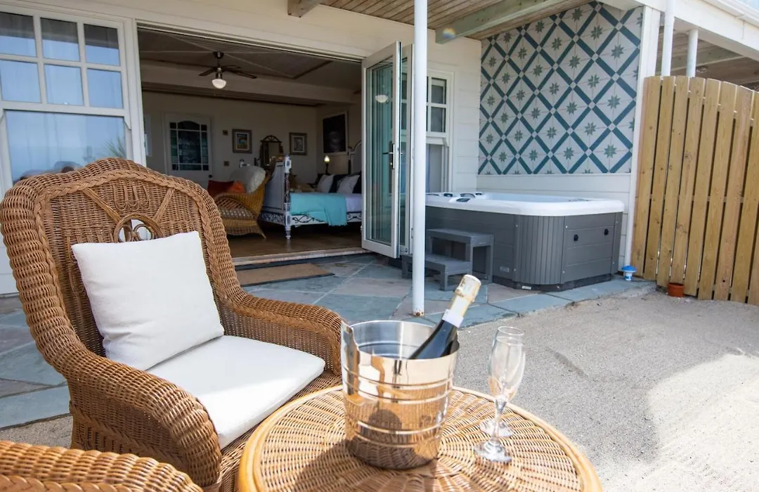 Tolcarne Beach Colonial Restaurant And Rooms-1