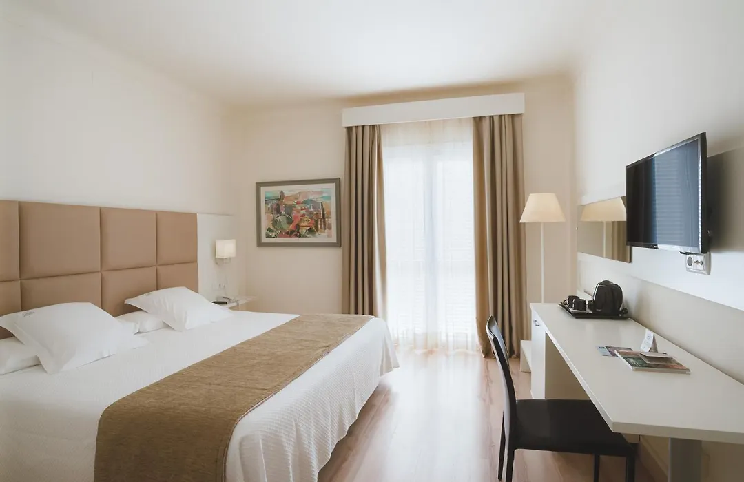 Hotel Pirineos Figueres by Pierre&Vacances-1