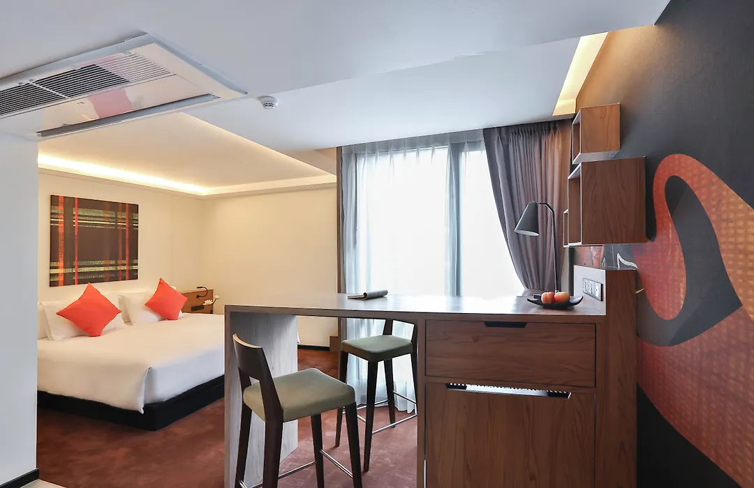 Rakyim Siam - Sukhumvit 15-1