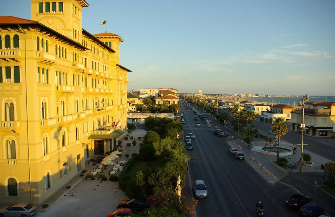 Grand Hotel Royal-1