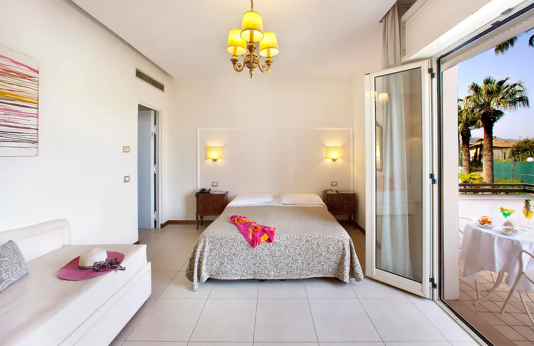 Hotel Alpha-1