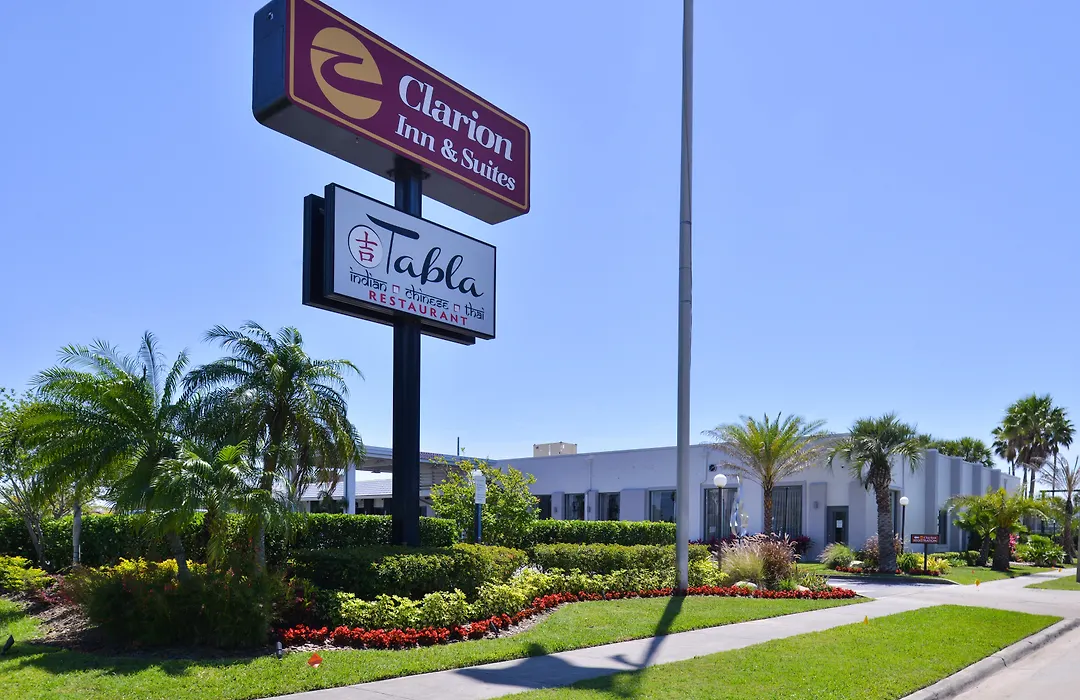 Clarion Inn & Suites Across From Universal Orlando Resort-1