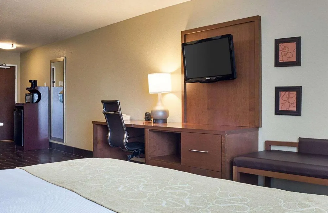 Comfort Suites Minot South-1