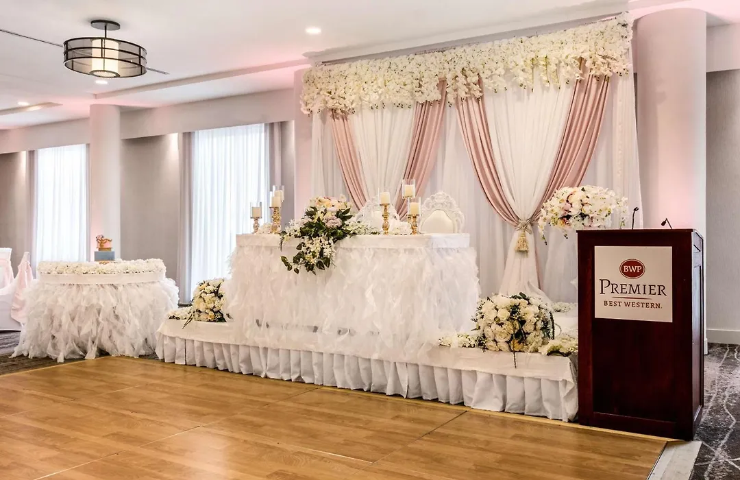 Best Western Premier Calgary Plaza Hotel & Conference Centre-1