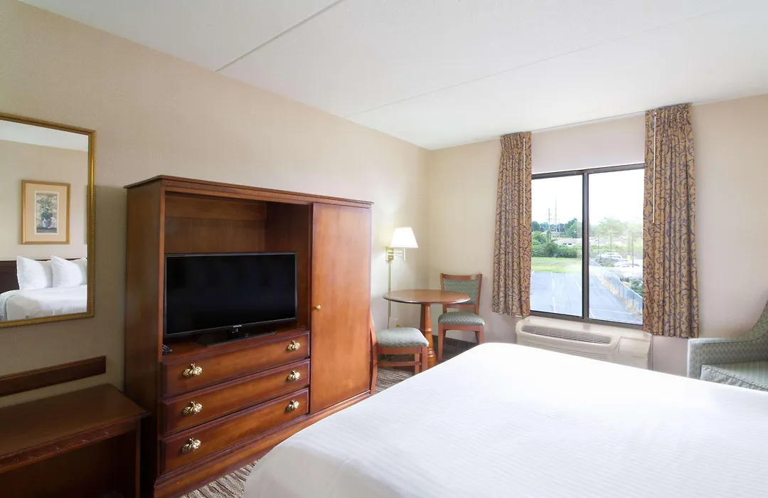 Comfort Inn & Suites Buffalo Airport-1