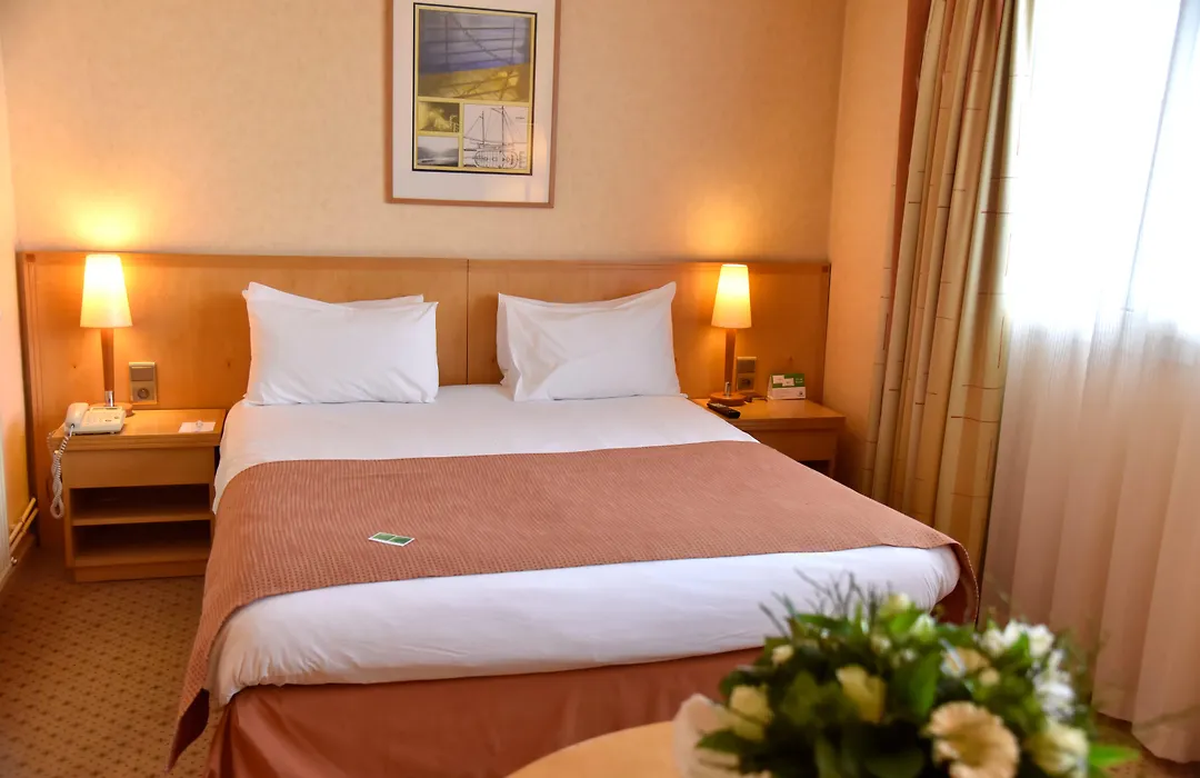 Holiday Inn Calais - Centre Car Ferry By Ihg-1