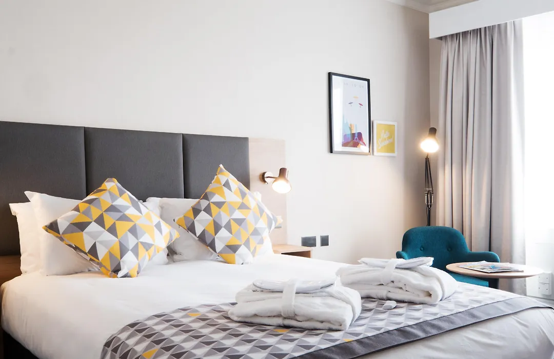 Holiday Inn Farnborough By Ihg-1