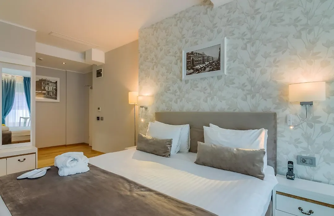New Era Hotel Old Town Vibrant Nightlife Zone - Parking With Fee Nearby - Not At The Hotel !-1