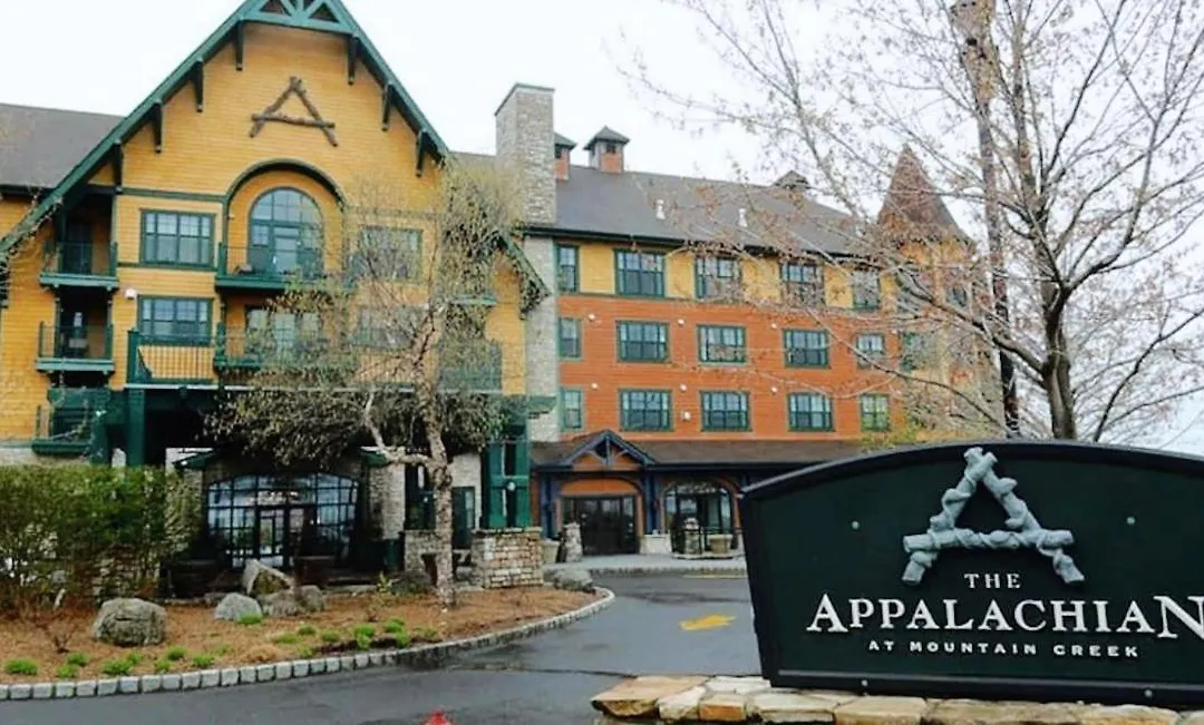 Mountain Creek Resort At Appalachian Hotel - Pool & Hot Tub-1