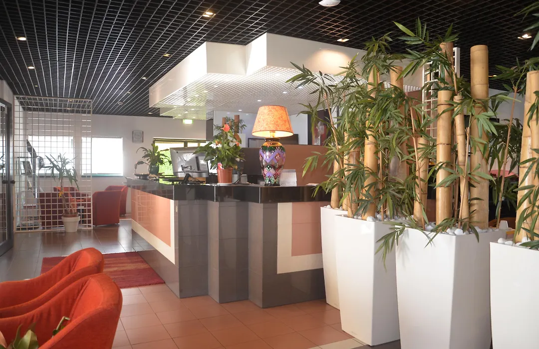 Green Hotel-1