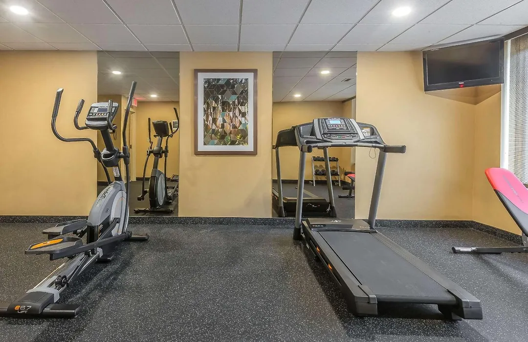 Quality Inn & Suites Windsor - Downtown-1