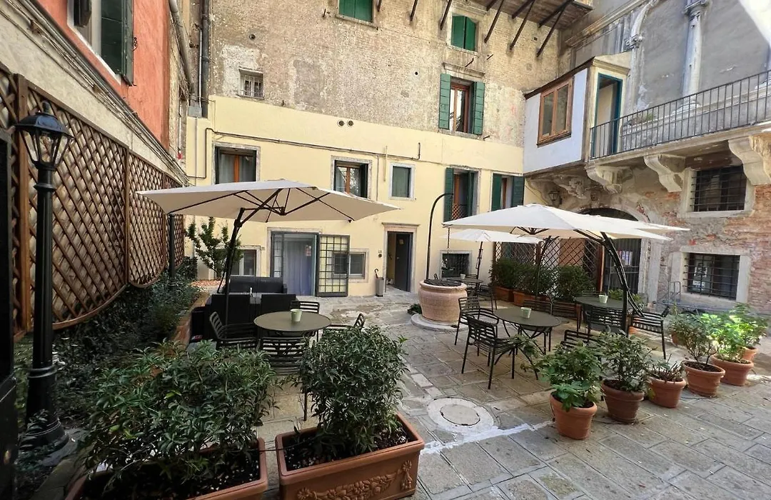 Corte del Doge di Rialto-1