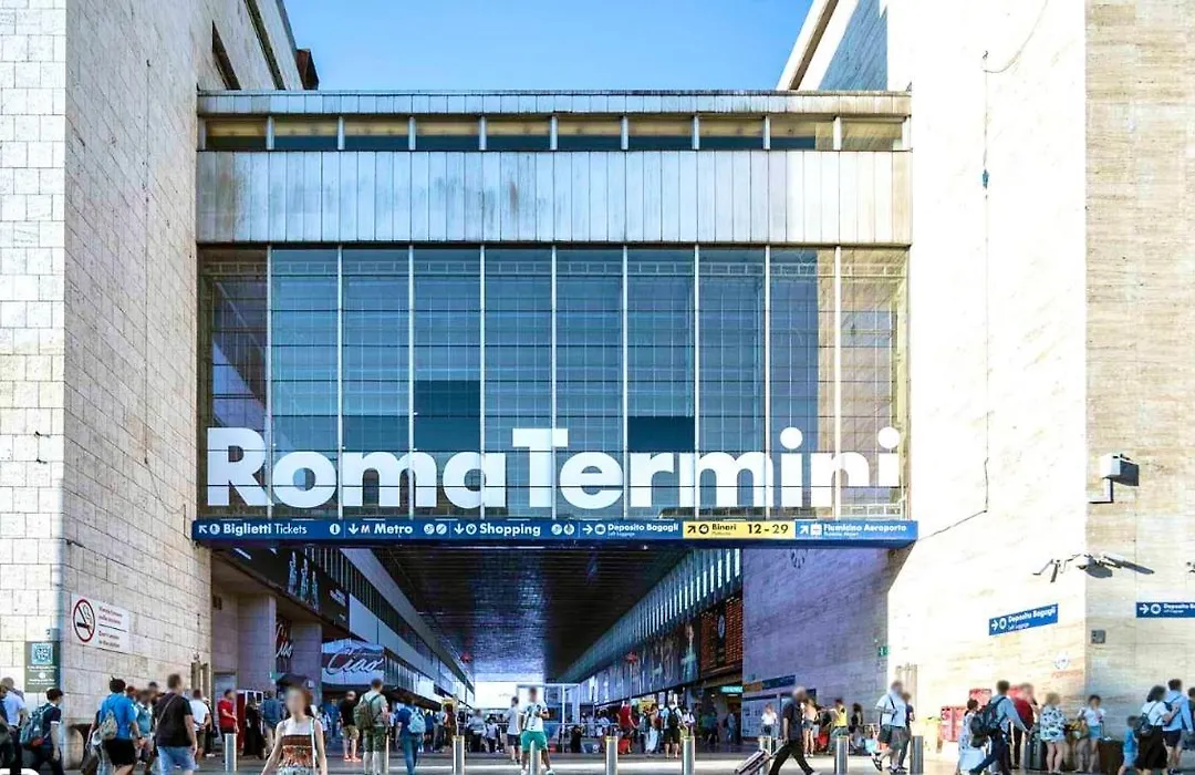Termini Station Holidays-1