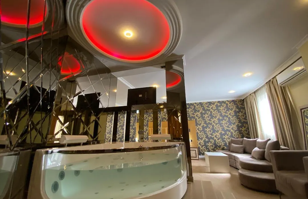 Hotel Deluxe-1