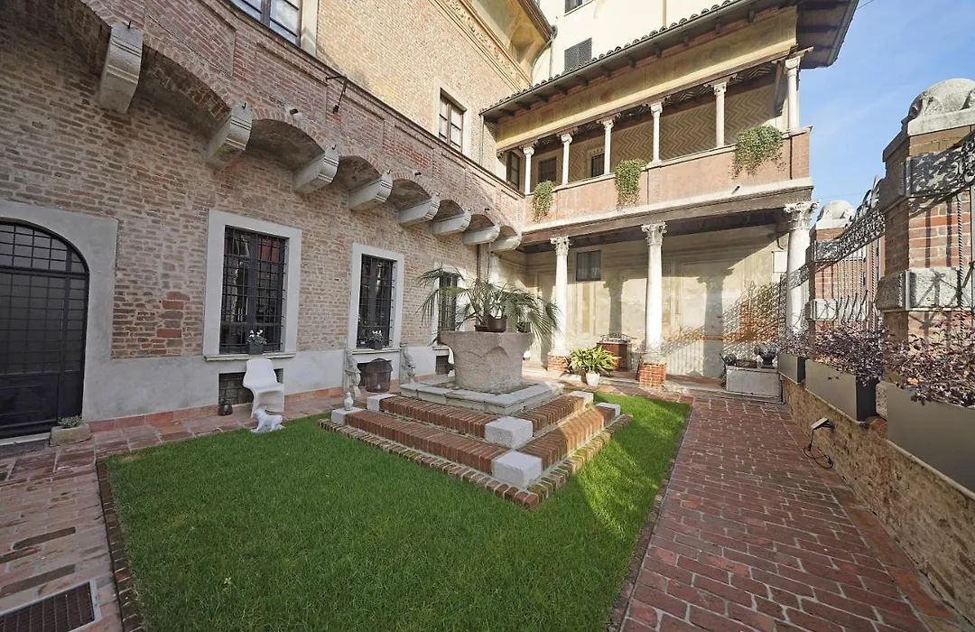 Foresteria Palazzo Guazzoni Zaccaria-1