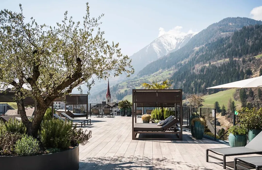 Stroblhof Active Family Spa Resort-1