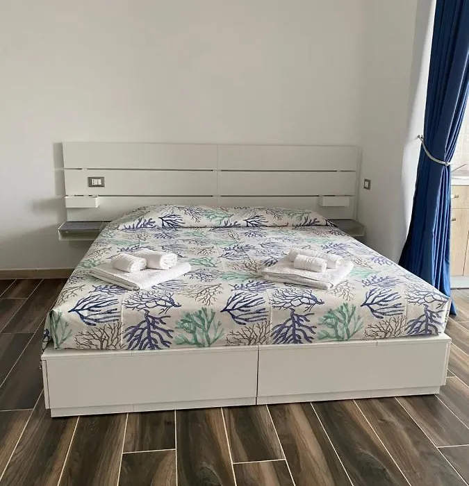 Manfredi Sea Room-1