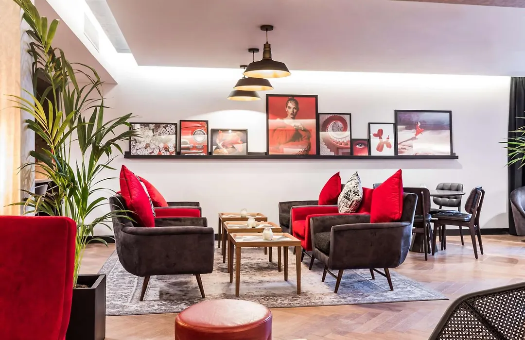 Radisson Red London Heathrow-1