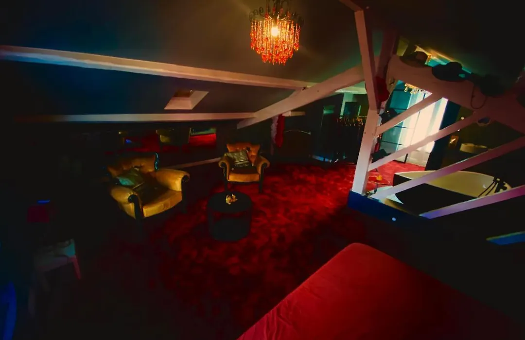 Loft Love-Room-1