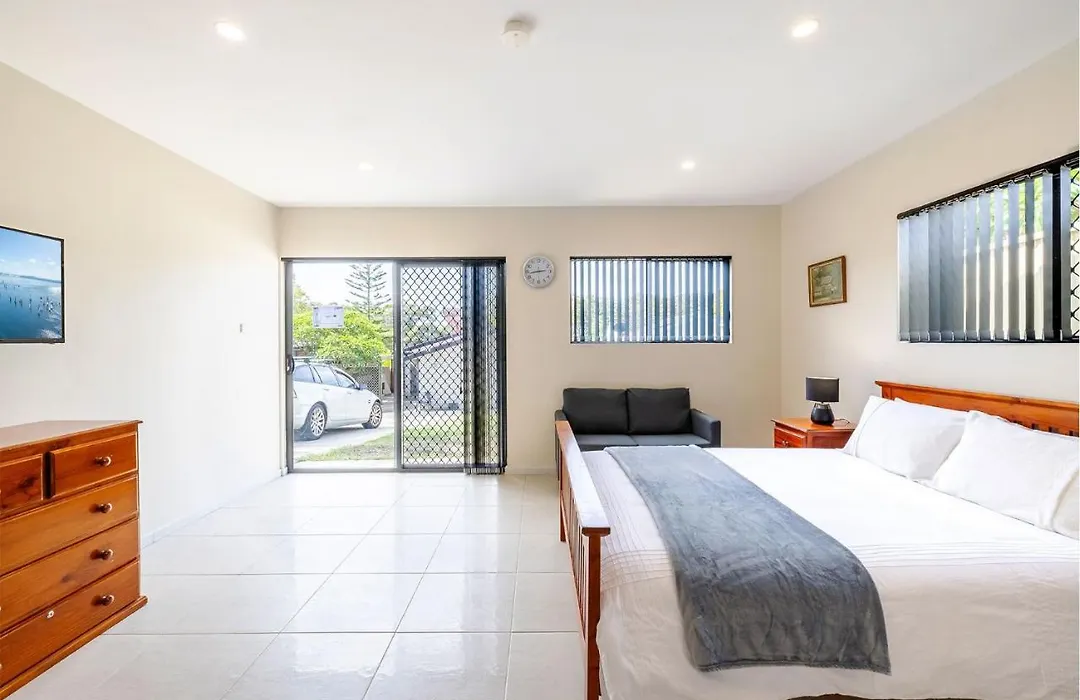 14A Grafton St - Studio With Air Con And Wi-Fi-1