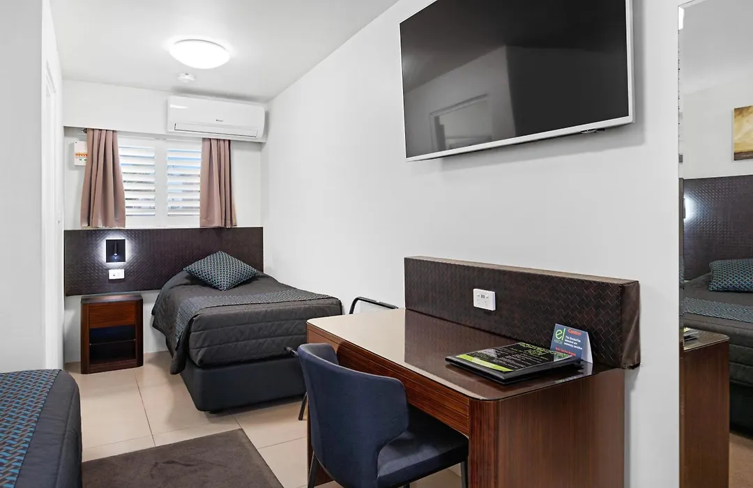 El Motor Inn-1