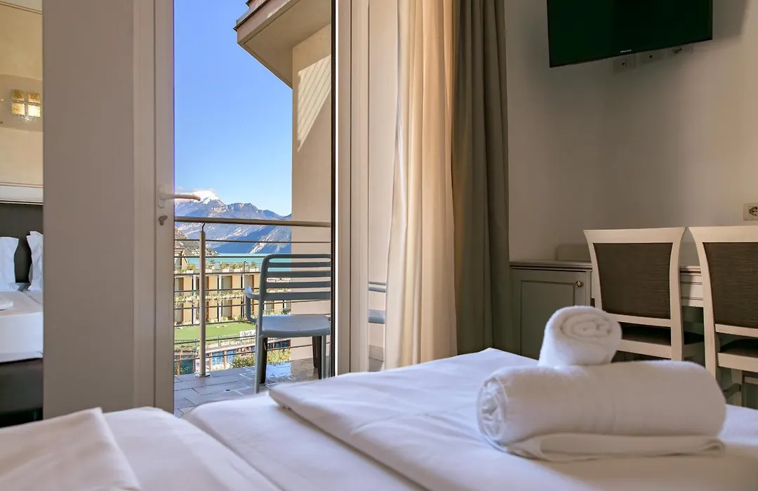 Hotel Sogno Del Benaco-1