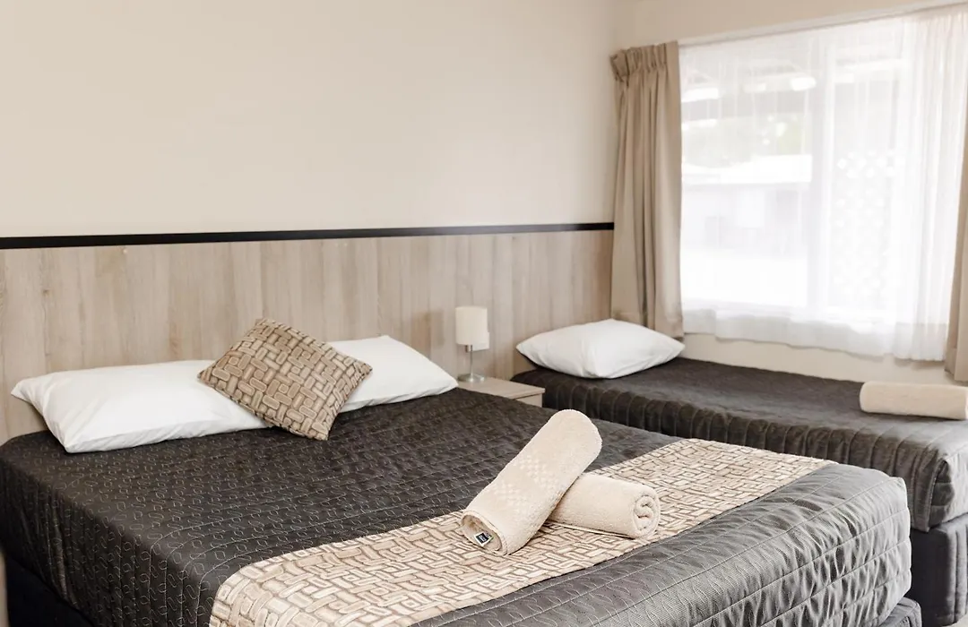 Starline Motor Inn-1