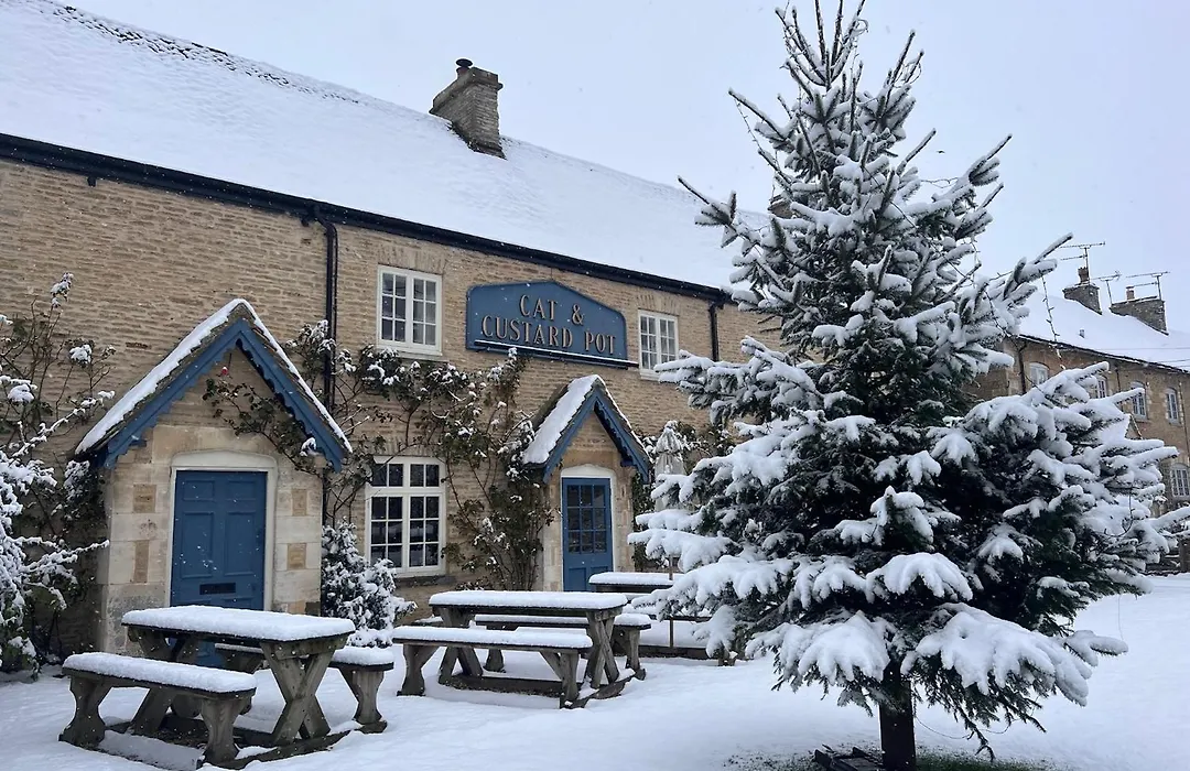 Cat And Custard Pot Inn-1