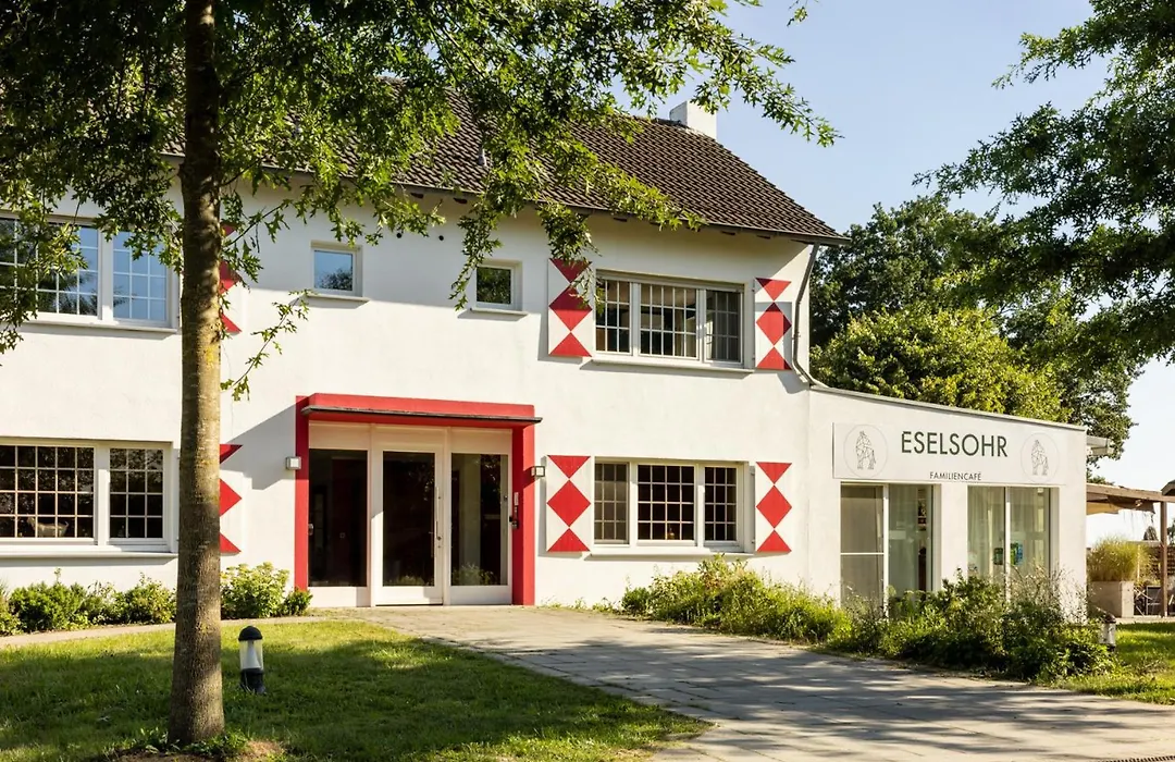 Schloss Hertefeld & Hertefeldhof-1