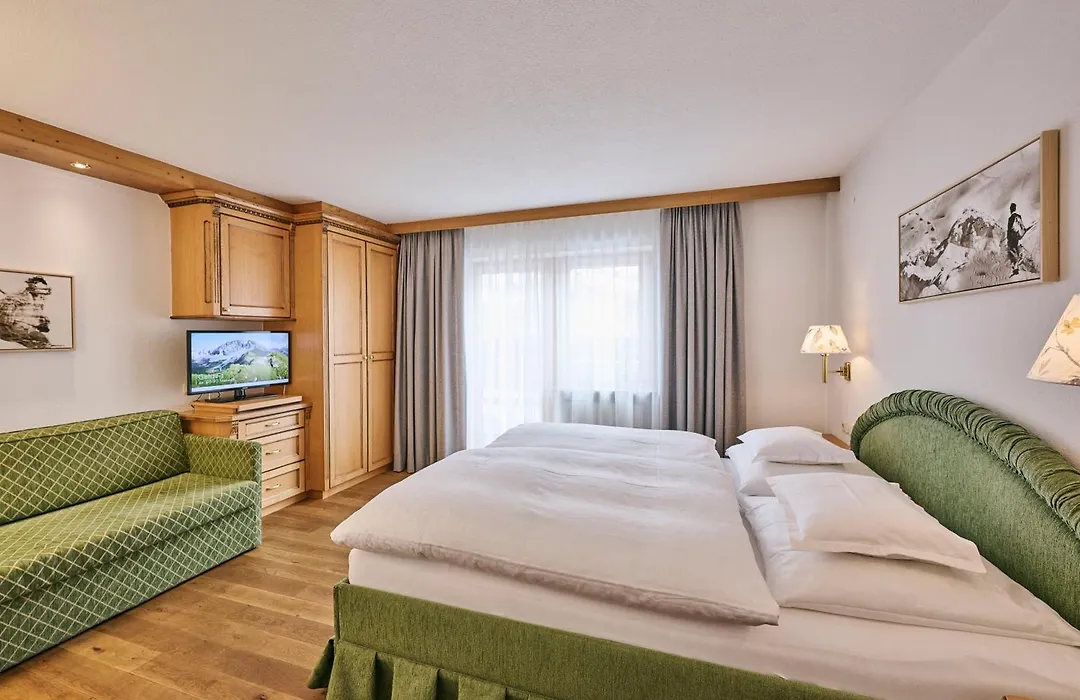 Hotel Garni Sursilva-1