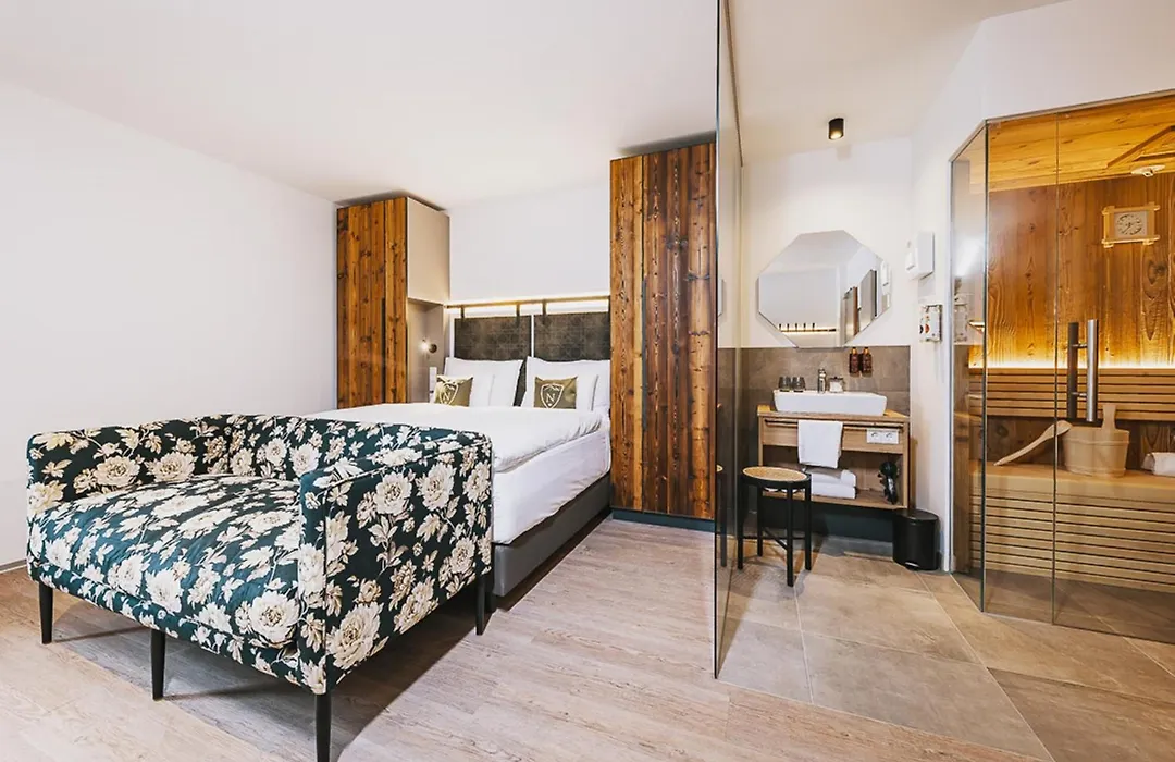 Nikolaus By Avenida Panoramic Wellness Suites-1