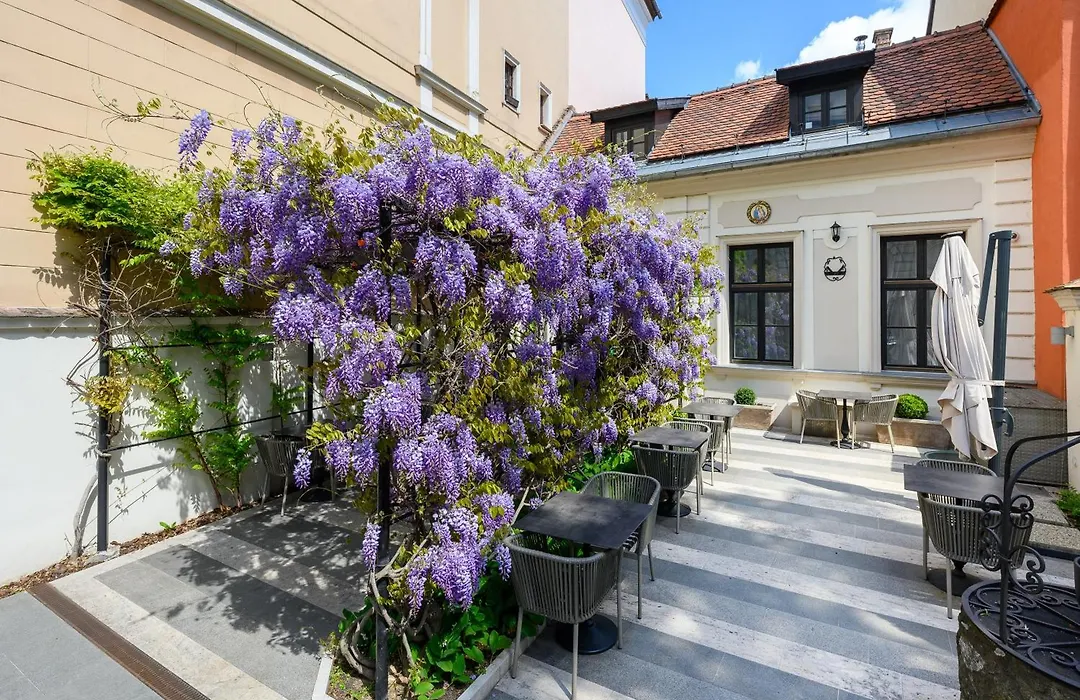 Maison Bistro & Hotel-1