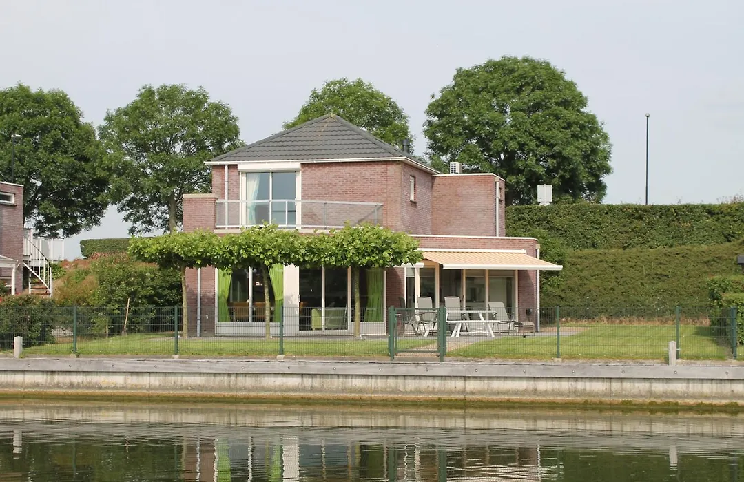 Nautic Rentals - Marinapark Oude-Tonge-1