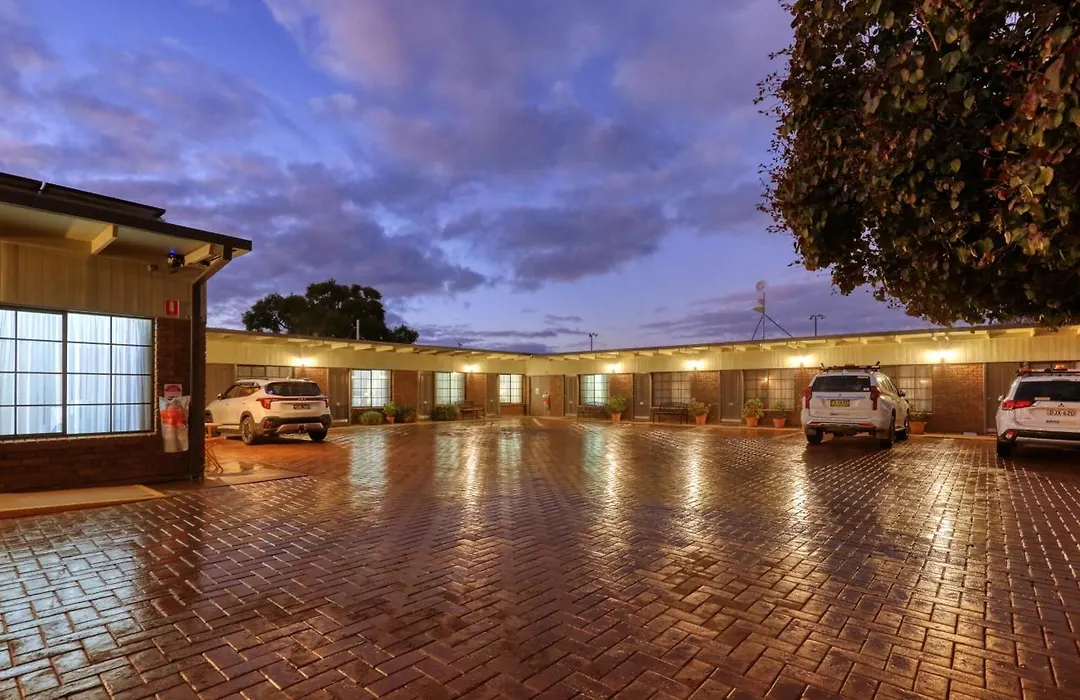 Oasis Motor Inn-1