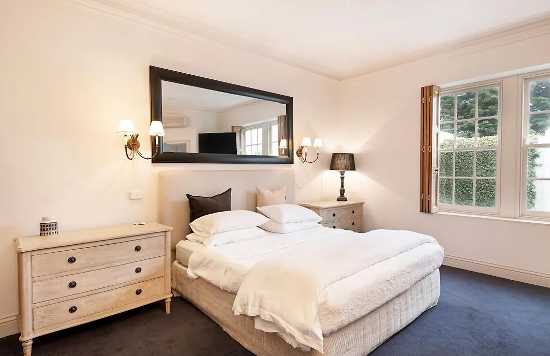 Oscars Waterfront Boutique Hotel-1