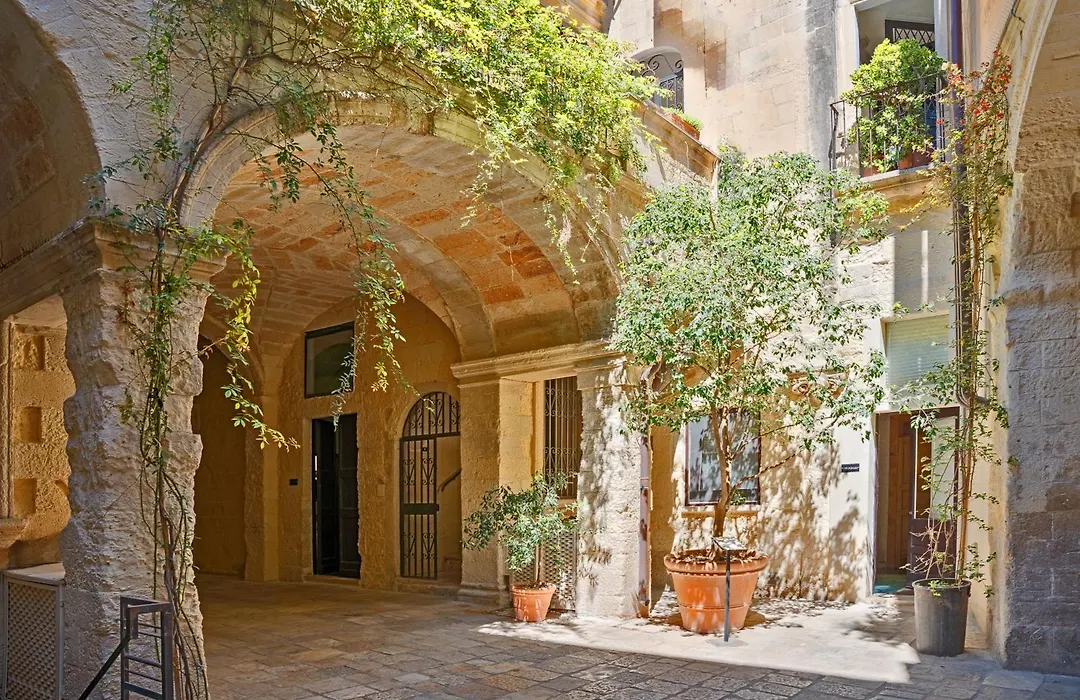 Vico dei Bolognesi Palazzo Personè-1