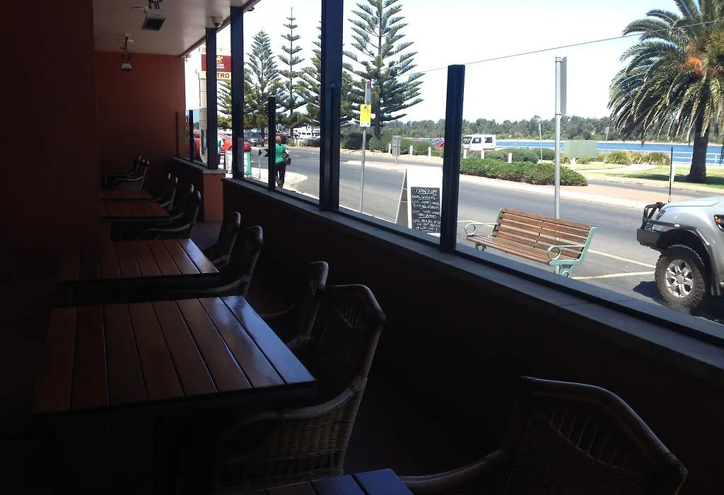 The Central Hotel Motel Lakes Entrance-1