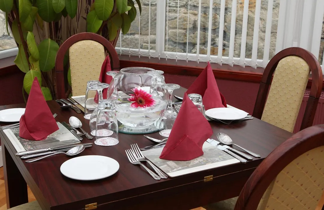 Sunninghill Hotel-1