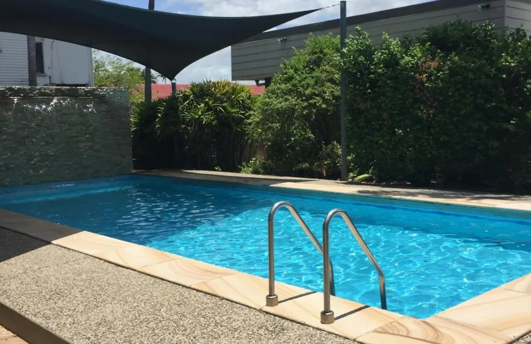 Country Plaza Motor Inn-1