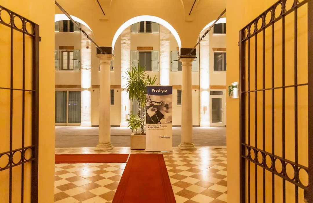Cà Uberti Palace Hotel-1