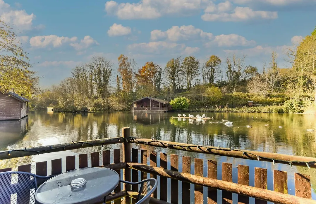 Herons Lake Retreat Hot Tub Lodges-1