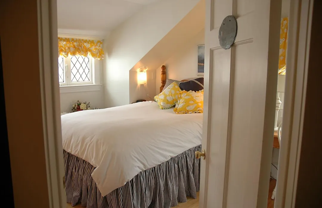 Leaside Manor-1