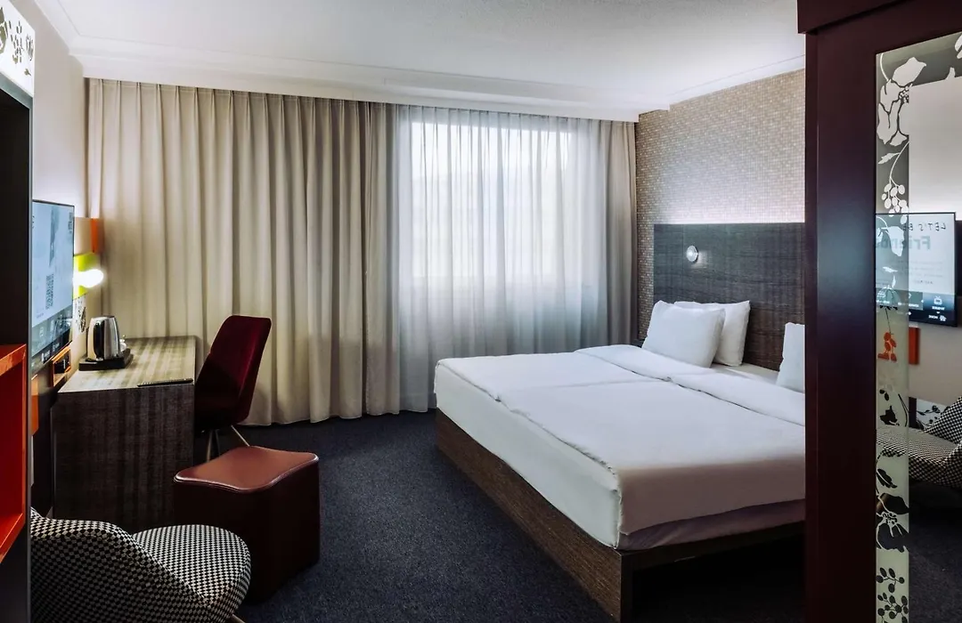 Pentahotel Reading-1