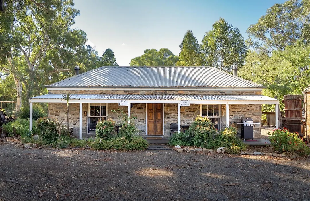 Reillys Wines Heritage Cottages-1